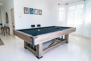 a pool table with a ball on top of it at Villa Seputeh Kuala Terengganu in Kuala Terengganu