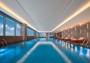 Bazén v ubytování Holiday Inn Shijiazhuang High-tech Zone by IHG nebo v jeho okolí