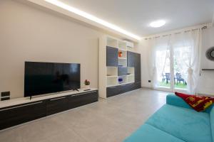 TV a/nebo společenská místnost v ubytování Villa Mimosa