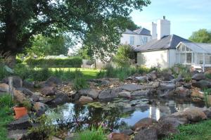 a pond in the yard of a house at Islay House - Sweet Single in Woodend