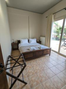 Ένα ή περισσότερα κρεβάτια σε δωμάτιο στο Meltemi Apartments