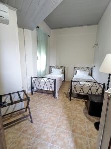 Ένα ή περισσότερα κρεβάτια σε δωμάτιο στο Meltemi Apartments