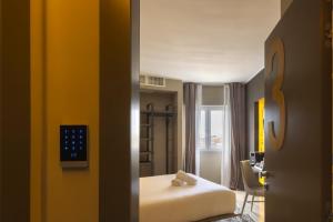 a hotel room with a bed and a desk at Milestone in Quartu SantʼElena