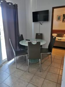 TV a/nebo společenská místnost v ubytování Apartmani Tereza