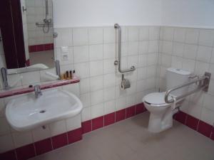 Kúpeľňa v ubytovaní Hotel Słoneczny Młyn