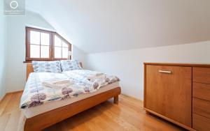 Posteľ alebo postele v izbe v ubytovaní Wonder Home - Apartamenty z balkonami blisko centrum Karpacza