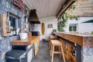 Kuhinja ili čajna kuhinja u objektu La Villa Bali - 15min de bordeaux - Piscine privée