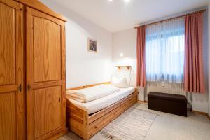 Postel nebo postele na pokoji v ubytování Haus Sonnenwinkel - SommerBergBahn unlimited kostenlos