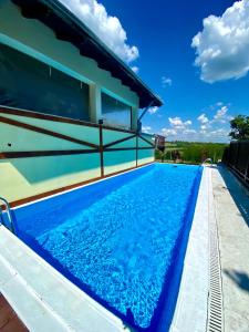 een zwembad voor een huis bij La Hacienda Apartments Belgrade in Draževac