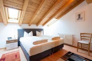 Postel nebo postele na pokoji v ubytování Haus Sonnenwinkel - SommerBergBahn unlimited kostenlos
