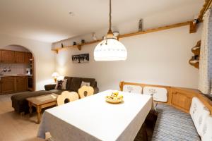 Kuchyň nebo kuchyňský kout v ubytování Haus Sonnenwinkel - SommerBergBahn unlimited kostenlos