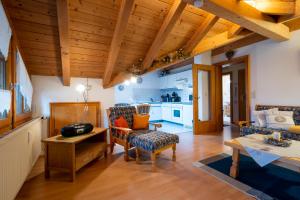 TV a/nebo společenská místnost v ubytování Haus Sonnenwinkel - SommerBergBahn unlimited kostenlos