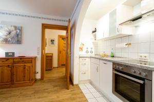 Kuchyň nebo kuchyňský kout v ubytování Haus Sonnenwinkel - SommerBergBahn unlimited kostenlos