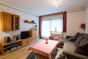 TV a/nebo společenská místnost v ubytování Haus Sonnenwinkel - SommerBergBahn unlimited kostenlos