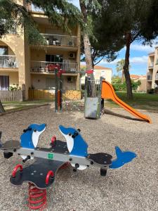 Ο χώρος παιχνιδιού για παιδιά στο T2 RDC à Canet en Roussillon Europa 4 pers ,piscine,clim, tennis, parking