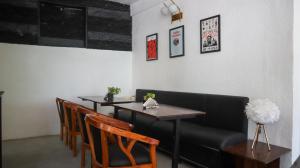 a dining room with a table and chairs at Whoopers Hostel Jibhi in Jibhi