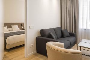 Mon Suites Jardín de Ayora客房内的一张或多张床位