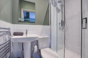 a bathroom with a toilet and a sink and a shower at Stay @ London Road Derby in Derby