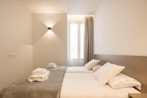 Mon Suites Jardín de Ayora客房内的一张或多张床位