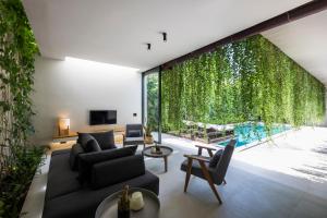 a living room with a large wall of ivy at Villa Wyndham Phu Quoc in Phu Quoc
