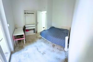 a bedroom with a blue bed and a desk at Grand Loft Lumineux - Gare St Charles 10 MIN in Marseille +8 photos