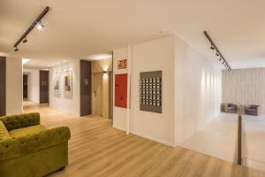 Mon Suites Jardín de Ayora的休息区