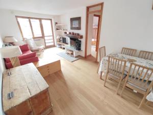 TV a/nebo společenská místnost v ubytování La MaisonB - Arly