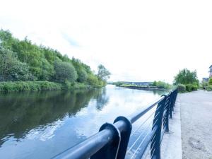 a view of a river from a bridge at Leeds Haven Niche 1 2 Bedroom Apartments with Cityscape views by Belvilla in Leeds