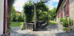 Giardino di Casa d'epoca con giardino 5 min da Locarno