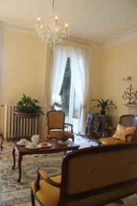 Posezení v ubytování Villa La Mirabella