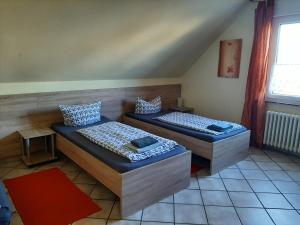 מיטה או מיטות בחדר ב-Haus Roseneck-Pension Am Stadtrand