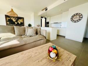 Η κουζίνα ή μικρή κουζίνα στο Penthouse moderne vue mer idéal pour séjour en famille Las Olas Estepona