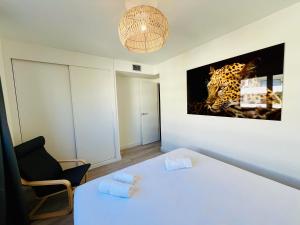 Μια τηλεόραση ή/και κέντρο ψυχαγωγίας στο Penthouse moderne vue mer idéal pour séjour en famille Las Olas Estepona