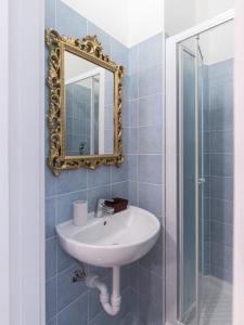 a bathroom with a sink and a mirror at Casa Misette 200mq a due passi dal mare in Alassio