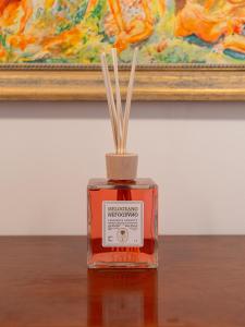 a bottle of whiskey on a table with a painting at Casa Misette 200mq a due passi dal mare in Alassio