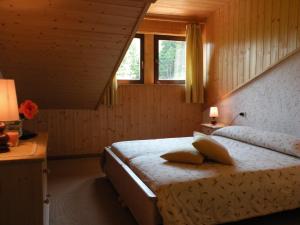 Tempat tidur dalam kamar di Hotel Vajolet