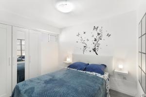 a bedroom with a bed with blue sheets and birds on the wall at Bungalow Josephin in Patalavaca +16 photos
