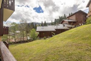 una casa en la cima de una colina en Refuge de l' Alpage en Morillon