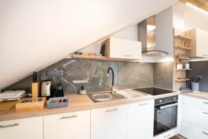 Kuchyň nebo kuchyňský kout v ubytování Forest Breeze Apartments