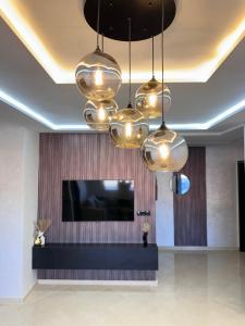 Luxe appartement Berkane的电视和/或娱乐中心