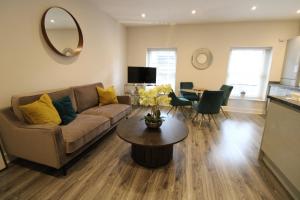 a living room with a couch and a table at The Warren @ Short Stays in Basingstoke