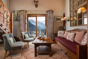 a living room with a couch and a table at Résidence Le Cristal-Mont Blanc 18 - Happy Rentals in Argentiere