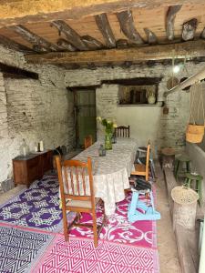 a dining room with a table and chairs at Casa O Coto in Grañas