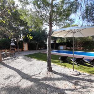 Kép AME447 Chalet con piscina privada 9x5m y jardín vallado szállásáról Les tres Cales városában a galériában Még 37 kép