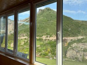 een raam met uitzicht op een berg bij Kirch Hotel & Restaurant in Goris
