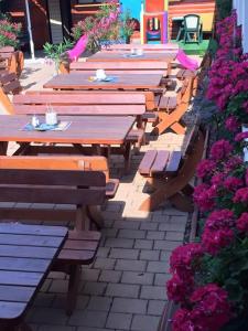 Reštaurácia alebo iné gastronomické zariadenie v ubytovaní Penzión FONTÁNA