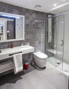 a bathroom with a toilet and a sink and a shower at Boutique Hostemplo Sagrada Familia in Barcelona