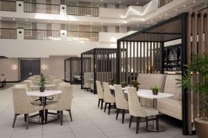 Restaurace v ubytování Embassy Suites La Quinta Hotel & Spa
