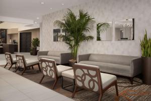 Posezení v ubytování Embassy Suites La Quinta Hotel & Spa