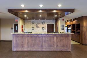 a large lobby with a large counter in a room at Comfort Suites Denver near Anschutz Medical Campus in Aurora